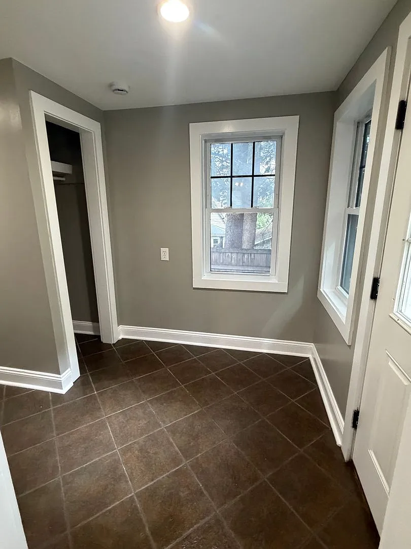 Newly Renovated House For Rent in the Eastwood Area — Photo 4