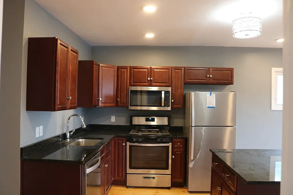 Building Photo - 69 Catharine St #3