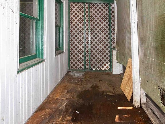 2nd image of 2835 Tyler St