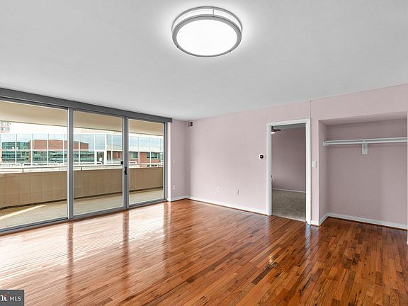 5th image of 1001 N Vermont St APT 1006