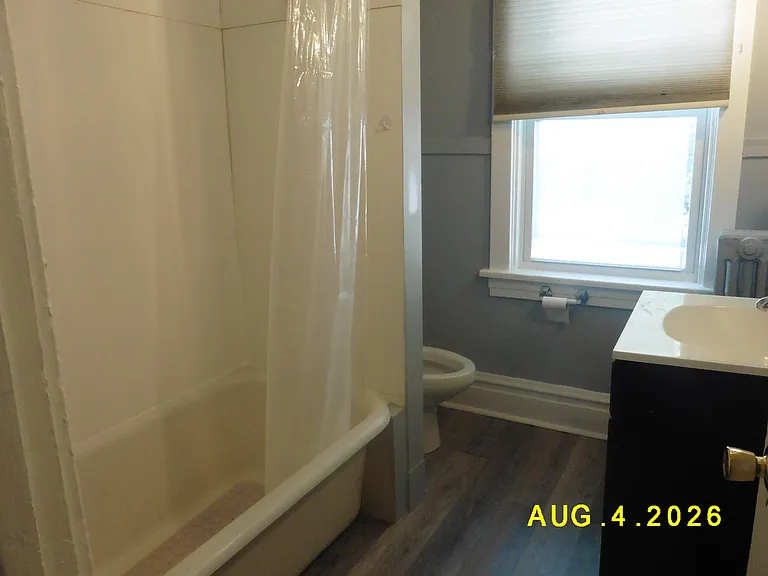 1527 Catherine St — Photo 11