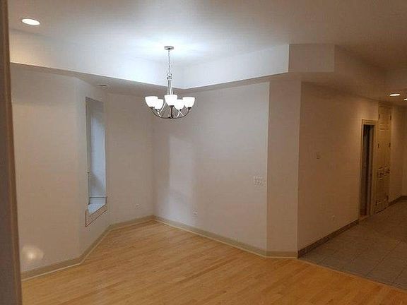 3rd image of 5737 N Winthrop Ave APT 1