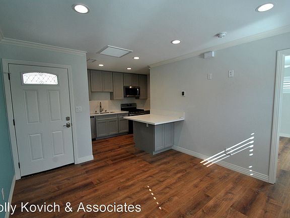 3rd image of 4839 Blackthorne Ave Unit A