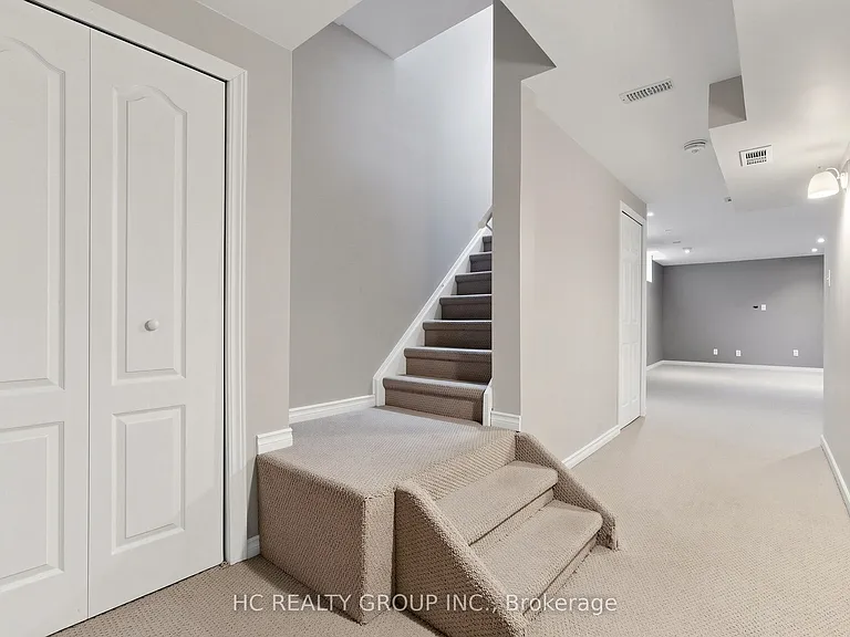 465 Woodspring Ave — Photo 22