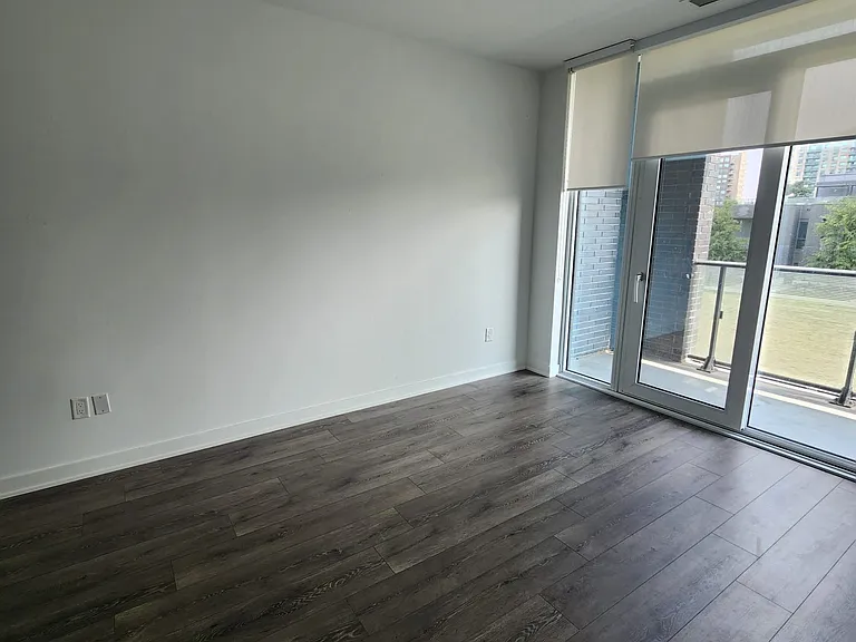 105 Oneida Cres #206 — Photo 12