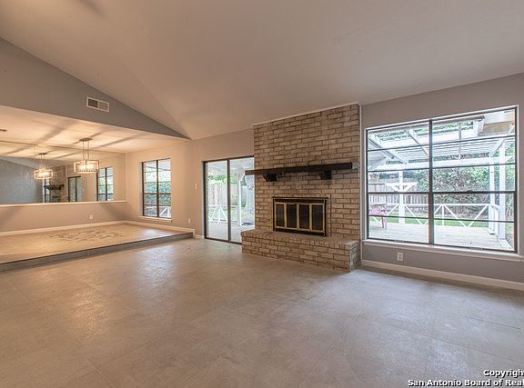 4th image of 2827 Barrel Oak St