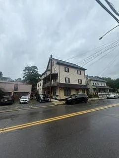 2 bed, 1.0 bath, 650 sqft, $1,300 — Photo 1