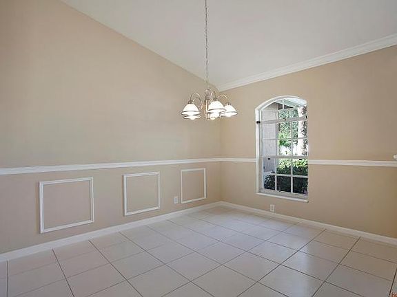 4th image of 2712 SW Glenmoor Way