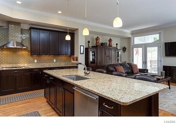 2nd image of 1405 Vail Pl