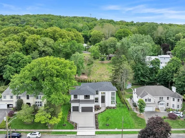 61 Macarthur Ave, Closter, NJ 07624
