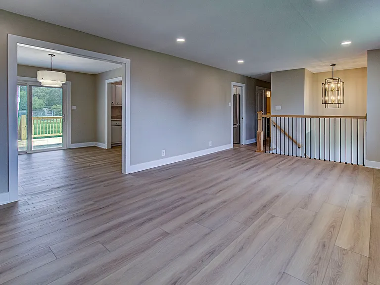 9521 Mobile Dr — Photo 14