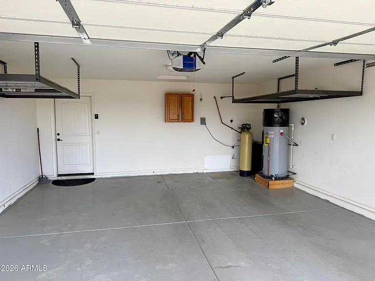 2122 E Cloud Rd — Photo 2