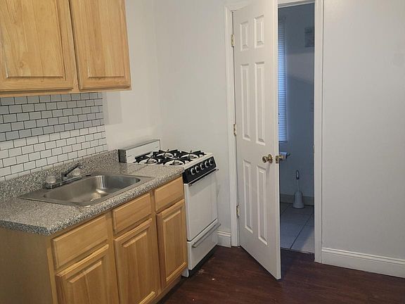 5th image of 2111 W Susquehanna Ave
