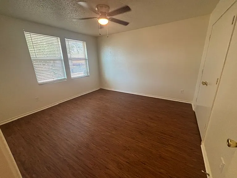 1008 Stone Chapel Way — Photo 5