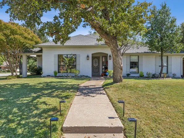202 Village Tree Dr, Highland Village, TX 75077