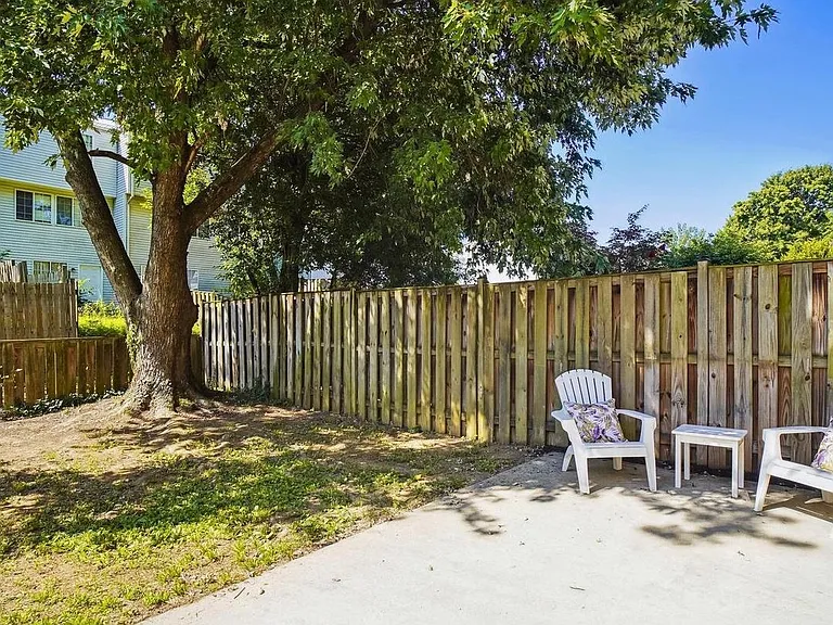 158 Fairfield Dr — Photo 10