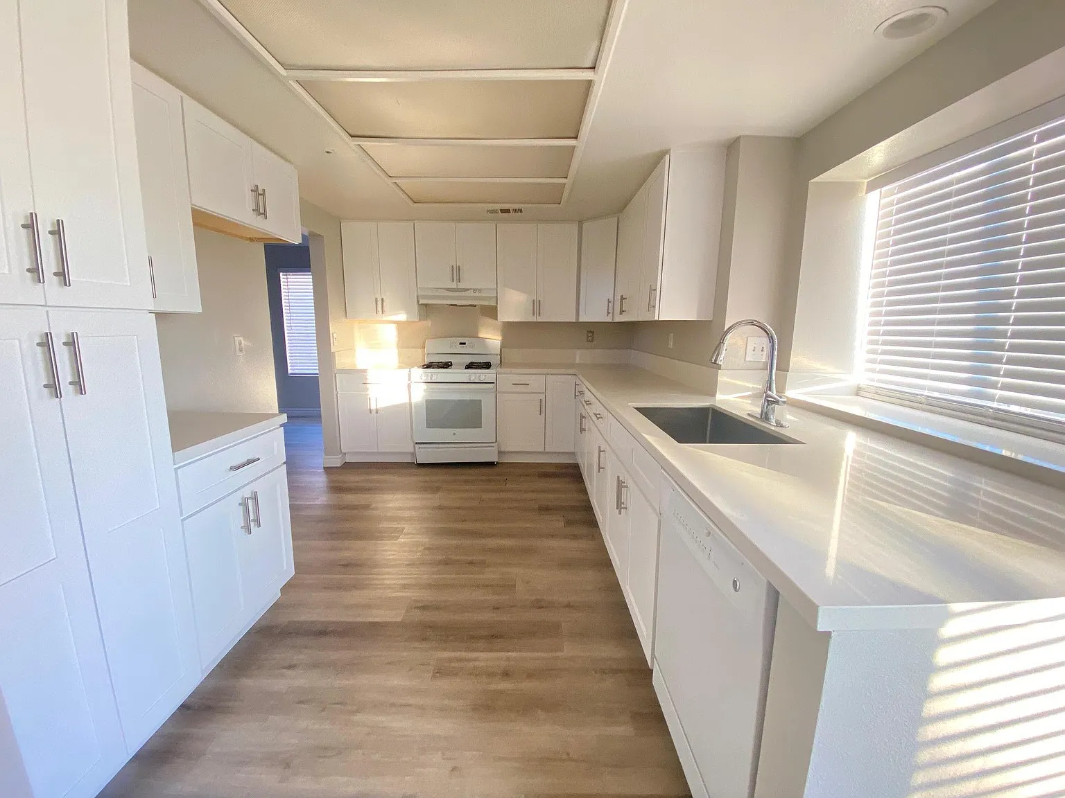 4 bed, 1699 sqft, $3,495 — Photo 2