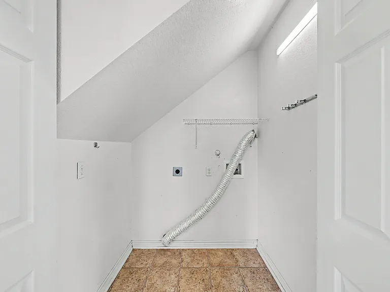 1124 N Penelope St — Photo 15
