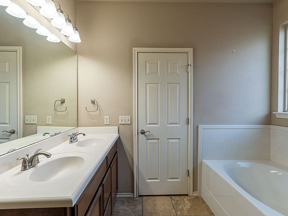 2nd image of 2801 Sunflower Dr