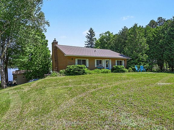 3rd image of 126 Lakeshore Rd