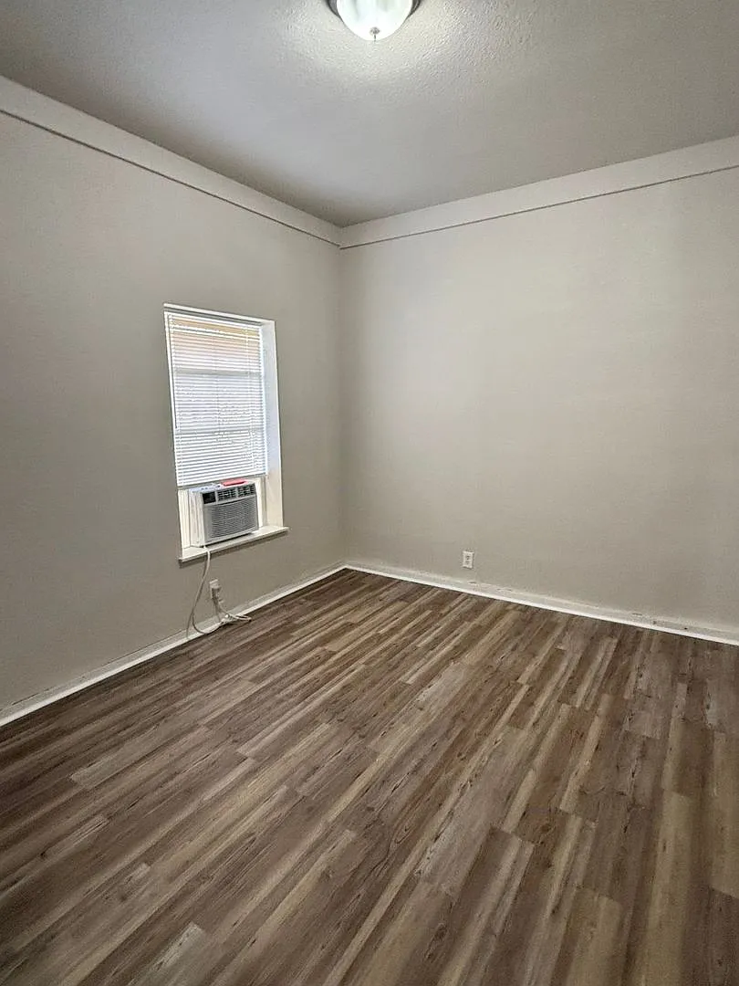 Fresh updates inside this 2 bedroom 1 bath apartment — Photo 3