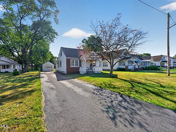 4th image of 77 Oakdale Avenue