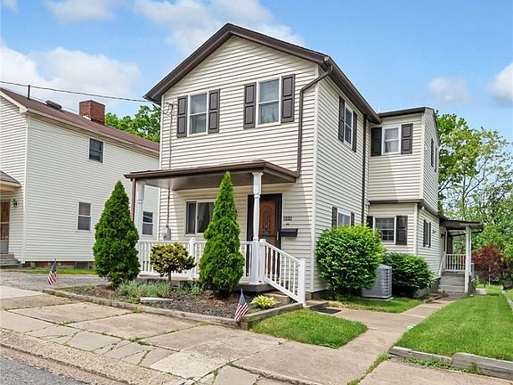 3rd image of 303 Saint Clair St