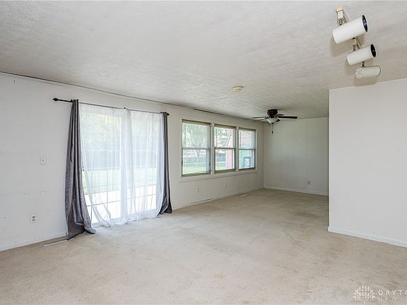 5th image of 471 Willowhurst Dr