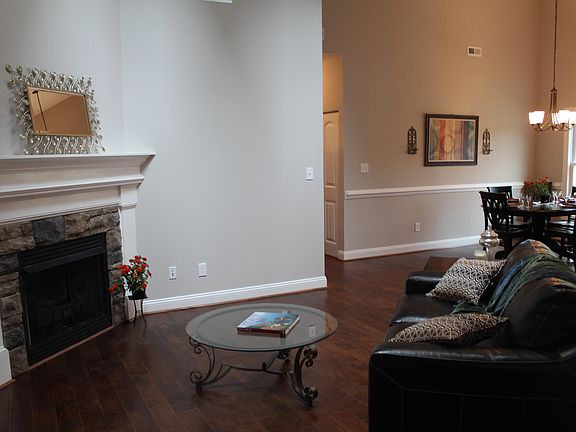 3rd image of 108 Chateau Pl
