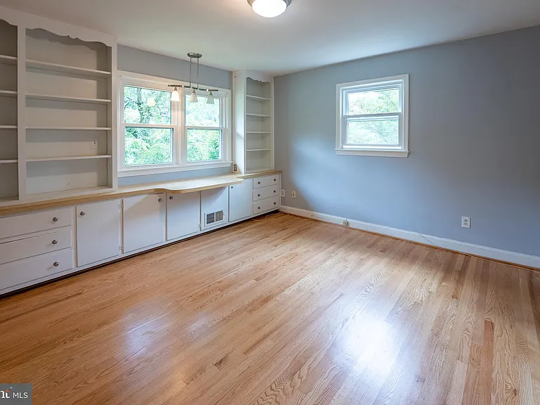 6438 Woodville Dr — Photo 12