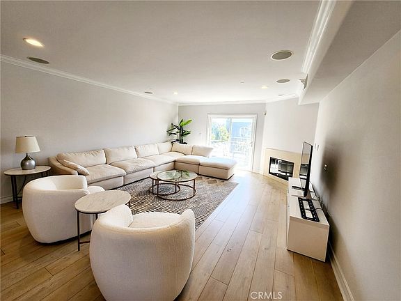 2nd image of 1920 Malcolm Ave Unit 401