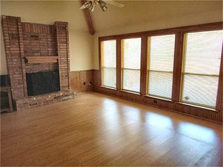 4th image of 709 Robin Meadow Dr