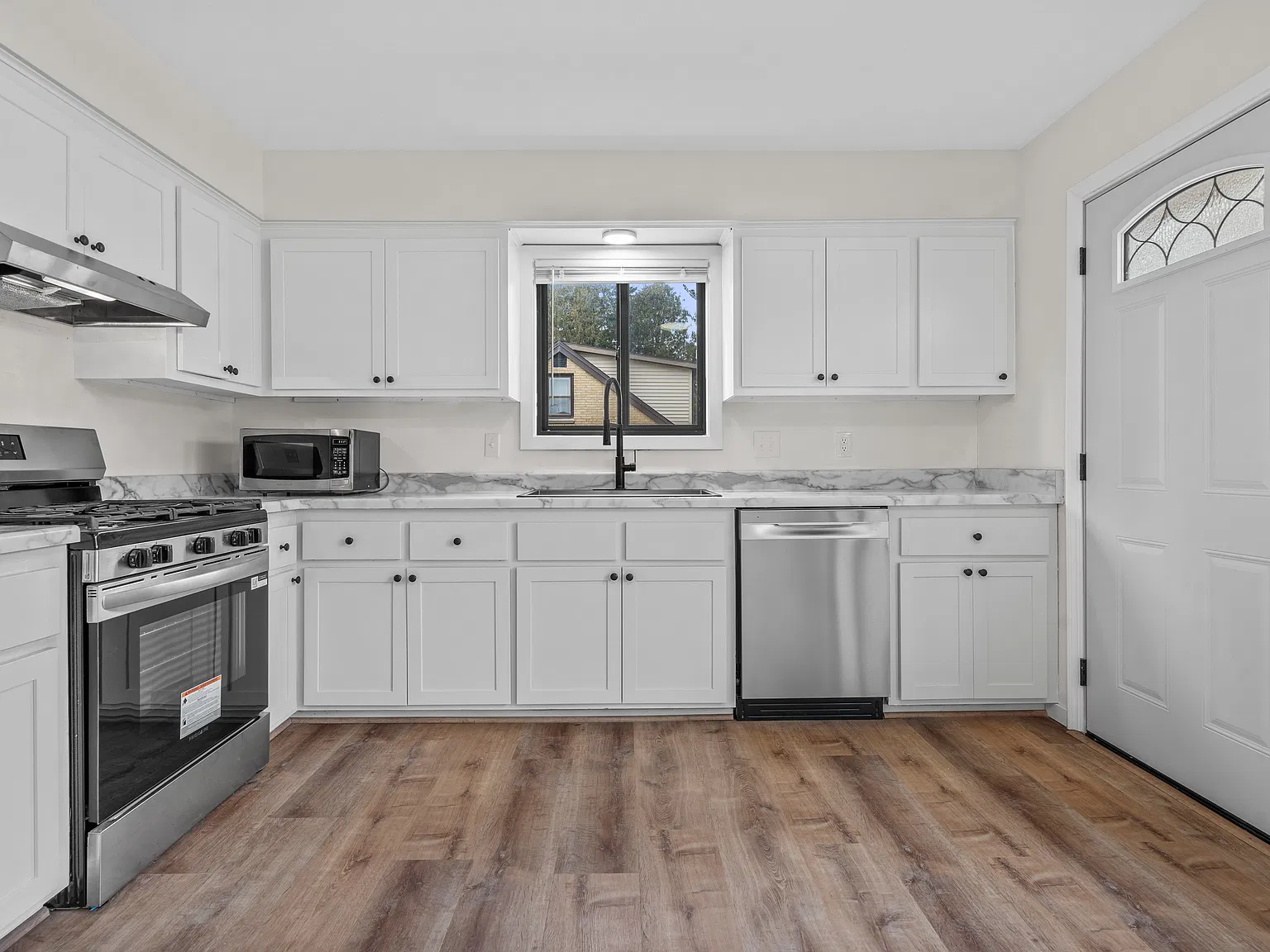 3 bed, 1785 sqft, $2,800 — Photo 3