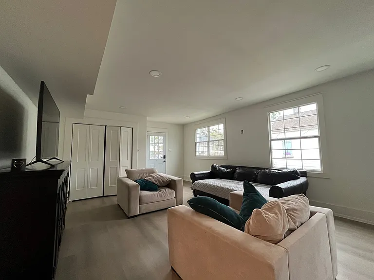 3326 Robert St — Photo 4