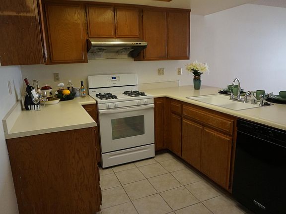 5th image of 804 W Grondahl St APT A