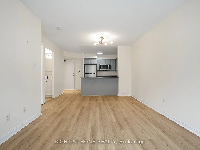 1000 King St W #220 — Photo 4