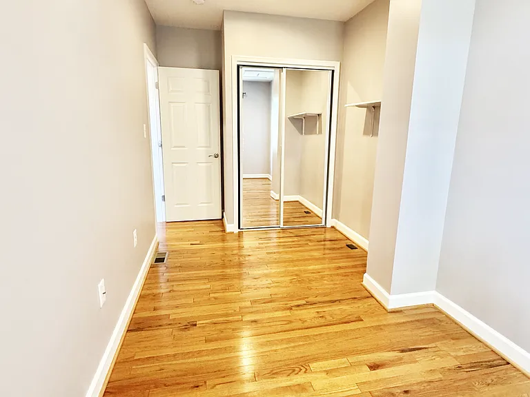 408 Delafield Pl NW — Photo 3