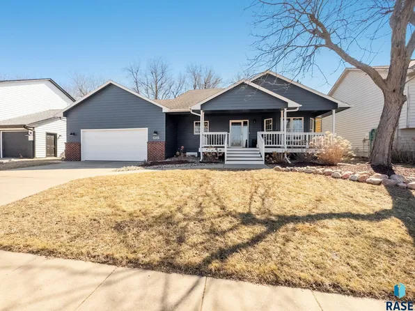 5205 E Belmont St, Sioux Falls, SD 57110