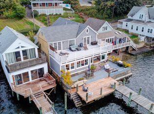 25 Riverside Dr, Tiverton, RI 02878