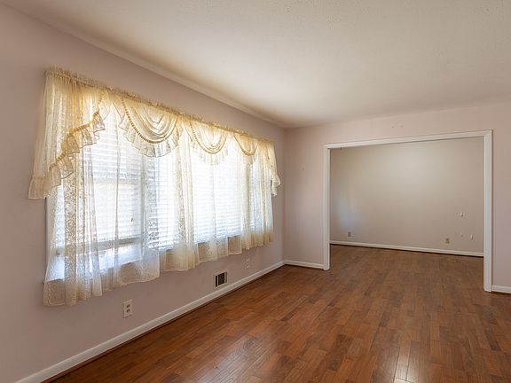 5th image of 1008 Fairview Rd