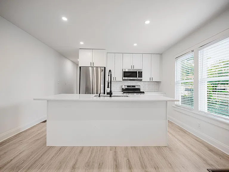 719 S 17th St — Photo 13