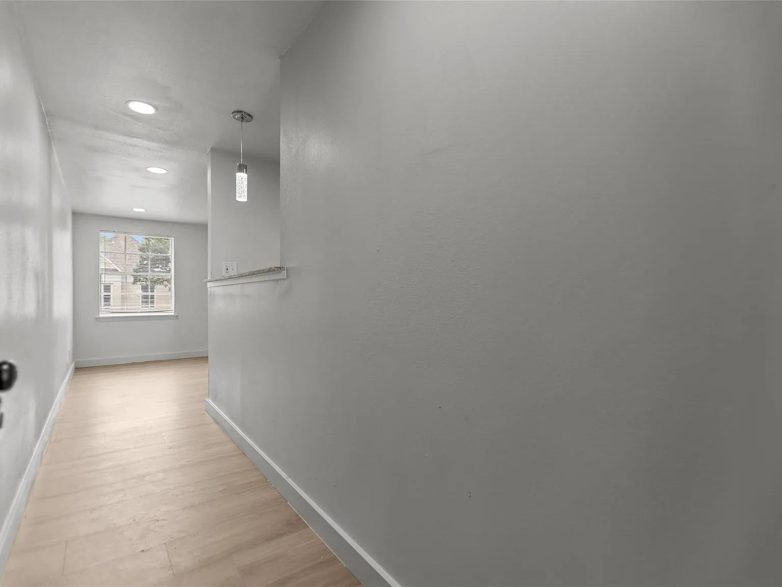 2 bed, 1.0 bath, 810 sqft, $1,195 — Photo 2