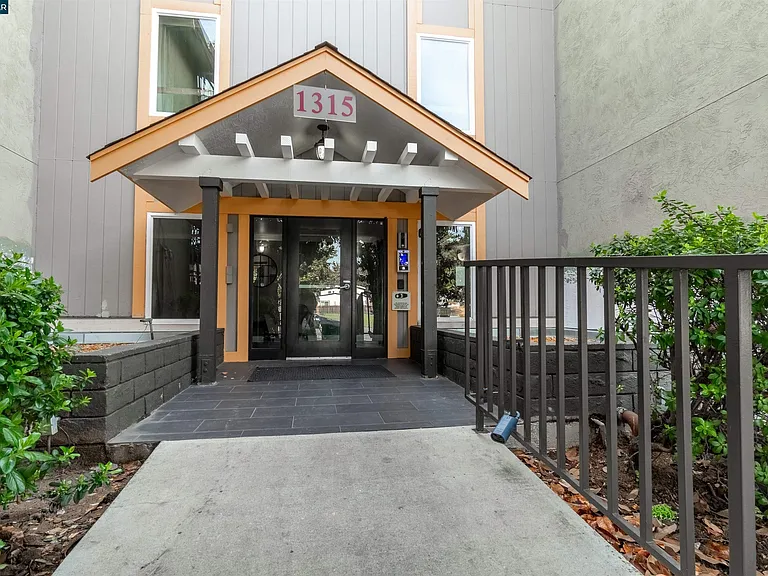 1315 A St #206 — Photo 31