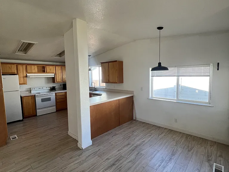 408 Alpine Dr — Photo 3