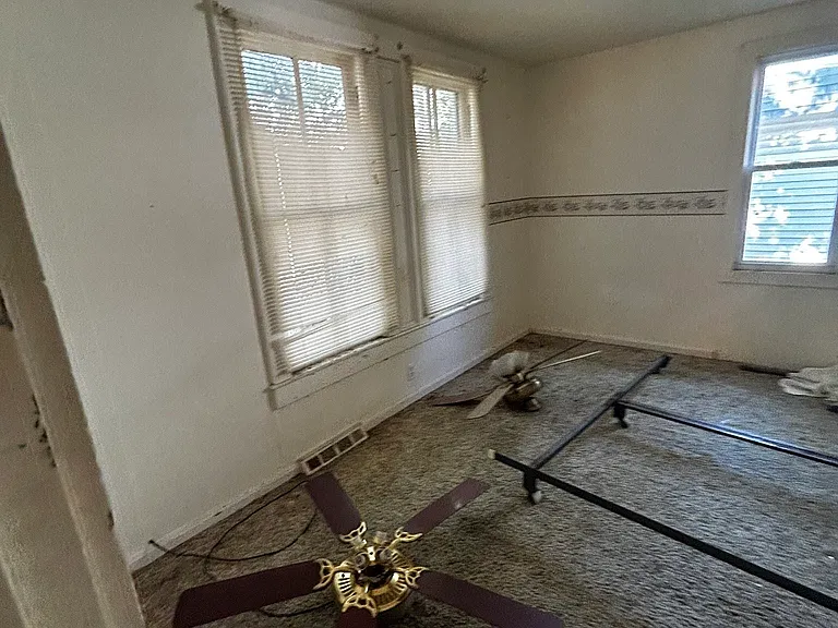 304 N Spruce St — Photo 22