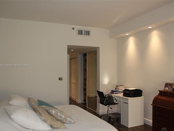 3rd image of 251 Crandon Blvd APT 804