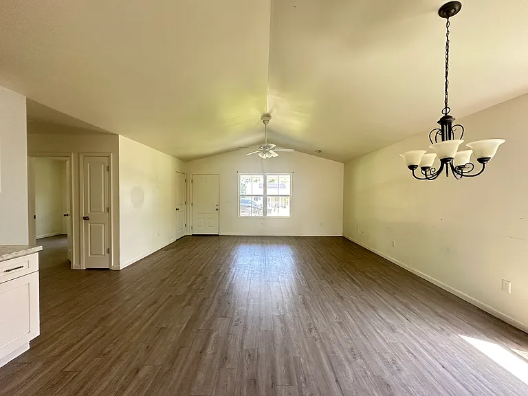204 Dillon Dr — Photo 7