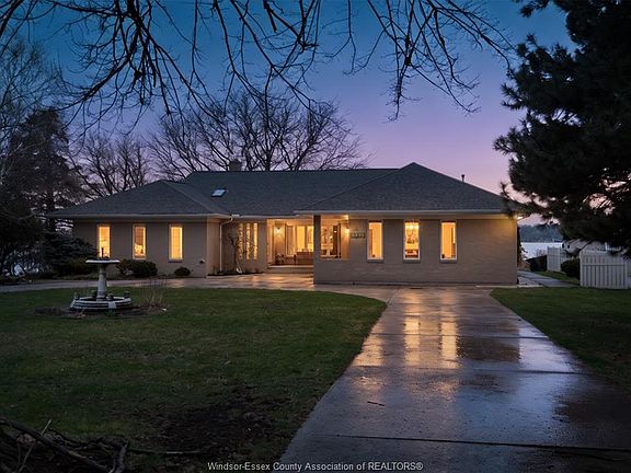 3rd image of 4470 Riverside Dr E