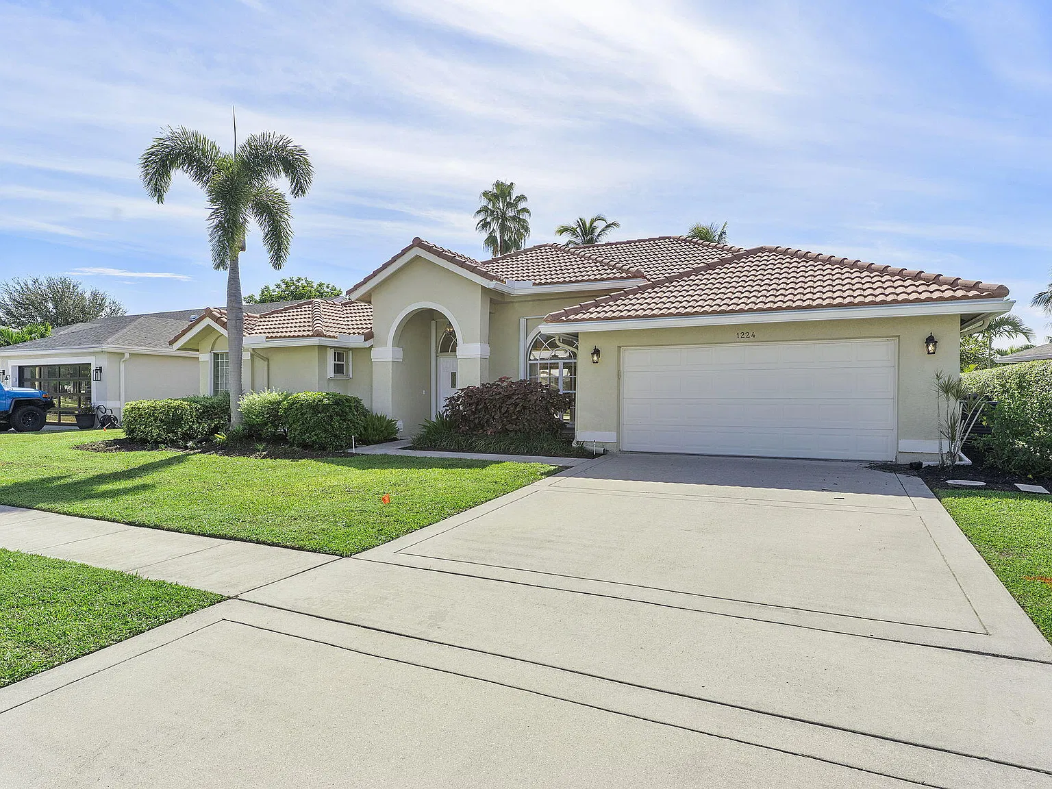 3 bed, 2.0 bath, 2028 sqft, $3,850 — Photo 3