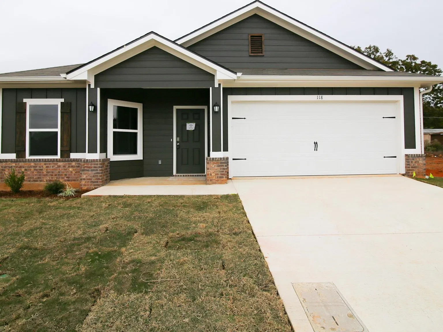 4 bed, 2.0 bath, 1553 sqft, $2,450 — Photo 2